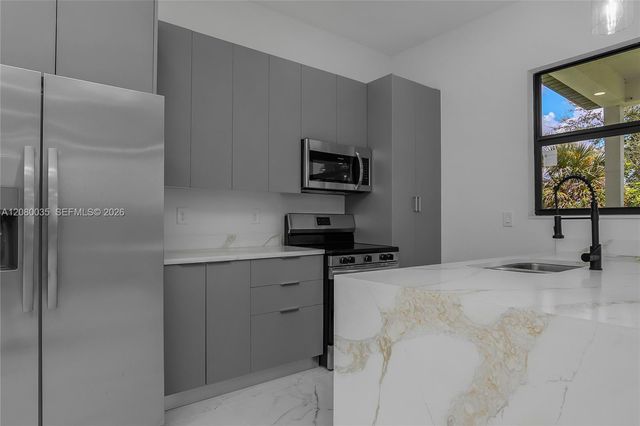 2035 NE 9th Avenue, Cape Coral, FL 33909