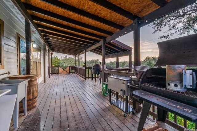 401 DEER CREEK DR, San Marcos, TX 78666