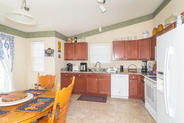 658 Bobtail Drive, Greenfield, IN 46140