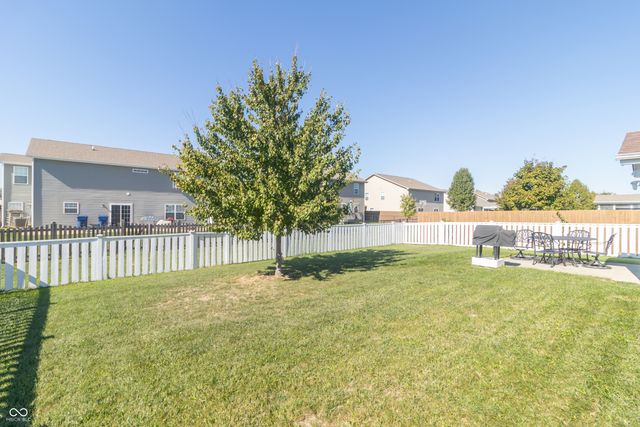 658 Bobtail Drive, Greenfield, IN 46140