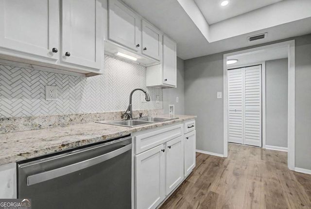 2011 Canyon Point Circle, Roswell, GA 30076