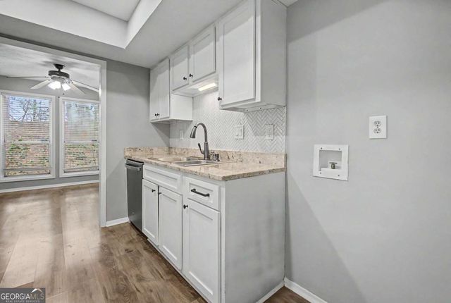 2011 Canyon Point Circle, Roswell, GA 30076