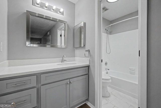 2011 Canyon Point Circle, Roswell, GA 30076