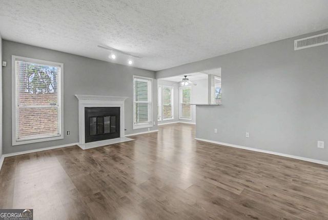 2011 Canyon Point Circle, Roswell, GA 30076