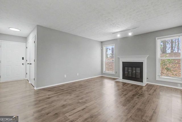 2011 Canyon Point Circle, Roswell, GA 30076