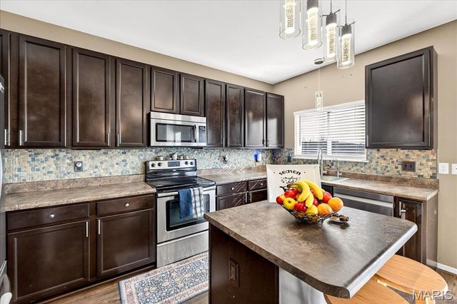 916 Mountain Brook Court, O'fallon, MO 63366