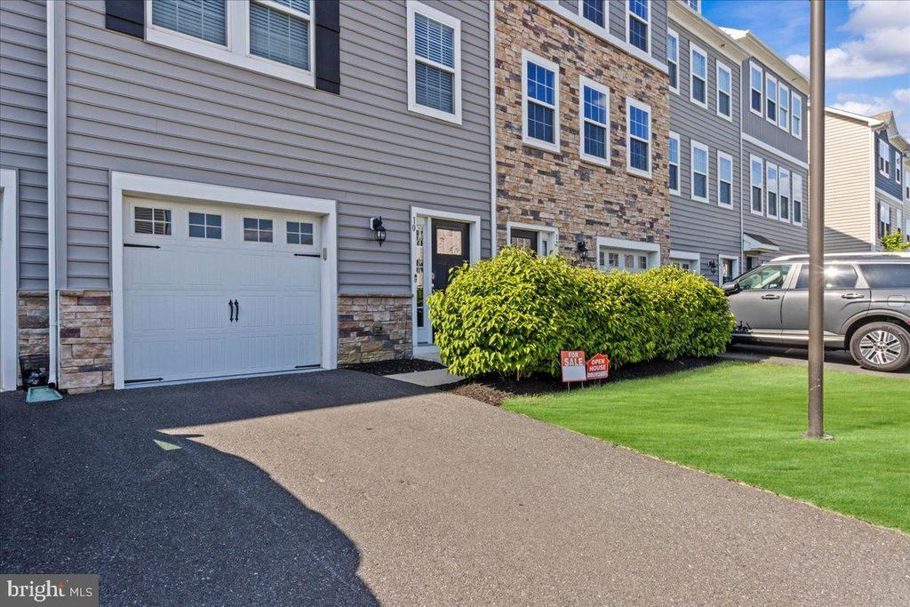 10 ROME WAY, Mount Laurel, NJ 08054