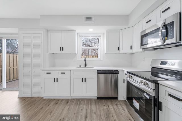 920 WINDSOR CT, Sterling, VA 20164