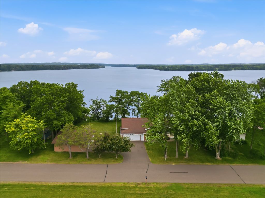 Image 2 of property listing at 15496 93rd Avenue, Chippewa Falls, WI 54729