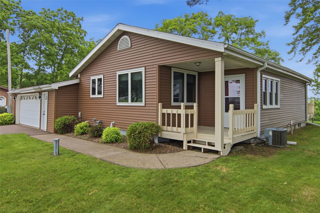 Image 3 of property listing at 15496 93rd Avenue, Chippewa Falls, WI 54729