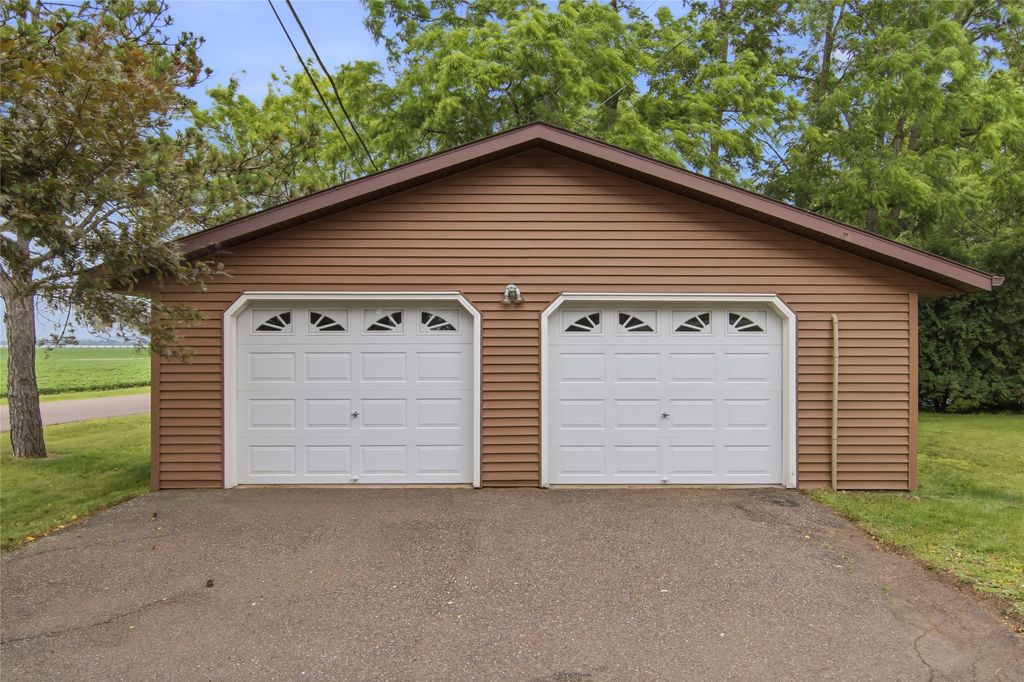 Image 4 of property listing at 15496 93rd Avenue, Chippewa Falls, WI 54729