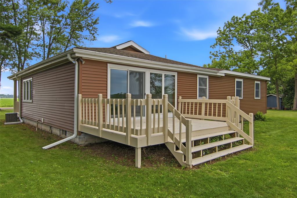 Image 5 of property listing at 15496 93rd Avenue, Chippewa Falls, WI 54729