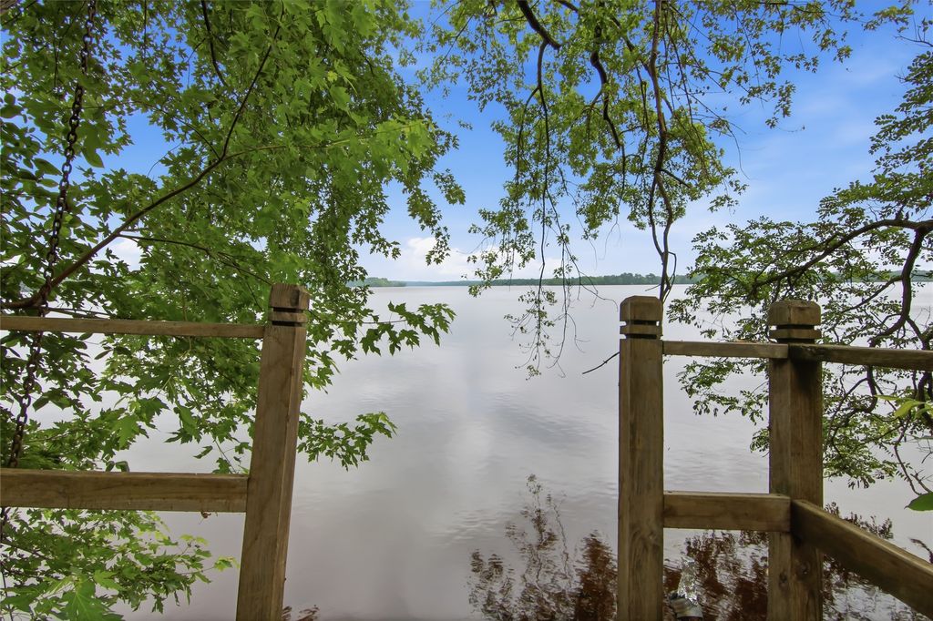 Image 9 of property listing at 15496 93rd Avenue, Chippewa Falls, WI 54729