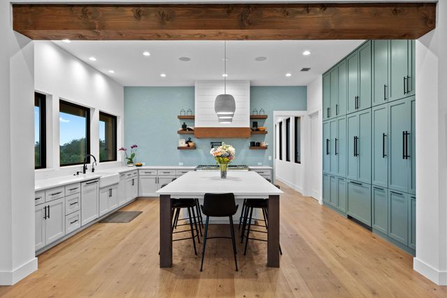 111 Rock N Robyn Trail, Horseshoe Bay, TX 78657