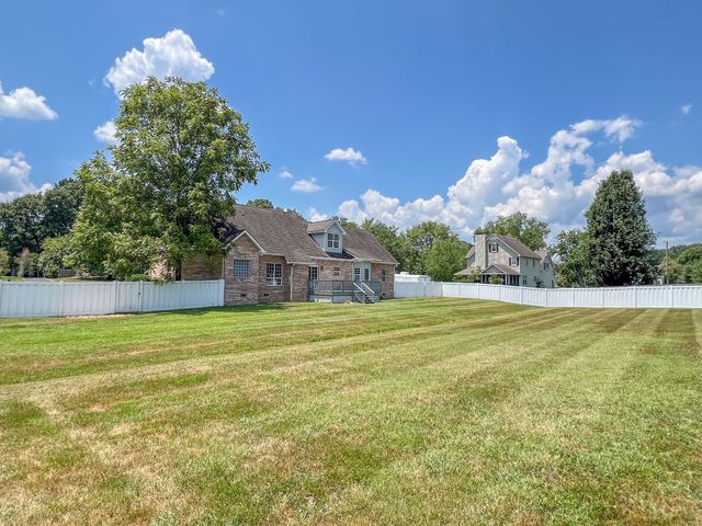 203 Huntington Pl, Tullahoma, TN 37388