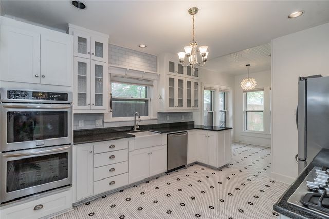 2209 6th Avenue, Fort Worth, TX 76110