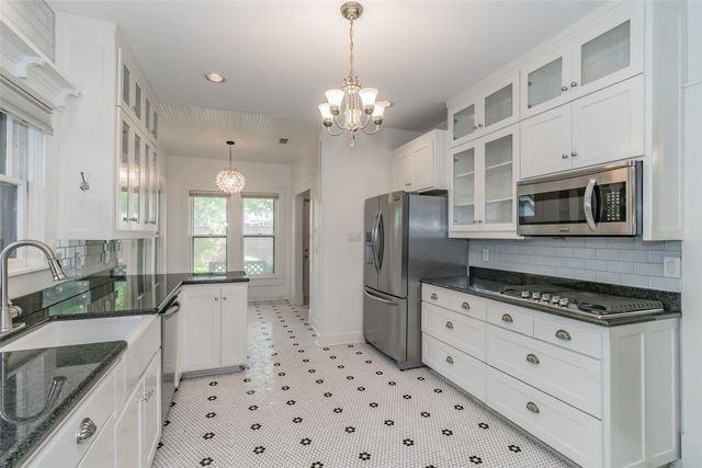 2209 6th Avenue, Fort Worth, TX 76110