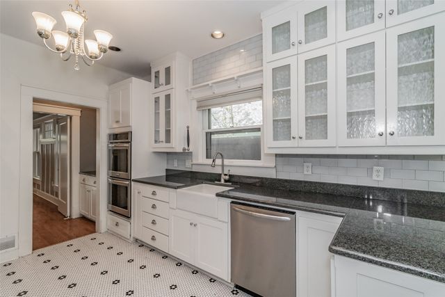 2209 6th Avenue, Fort Worth, TX 76110