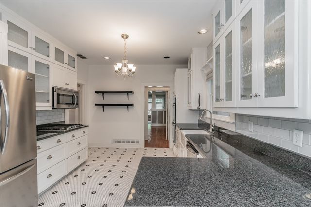 2209 6th Avenue, Fort Worth, TX 76110