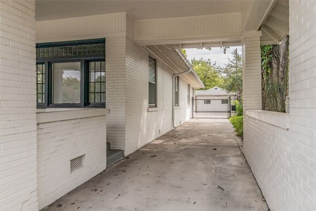2209 6th Avenue, Fort Worth, TX 76110