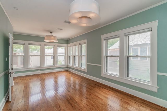 2209 6th Avenue, Fort Worth, TX 76110