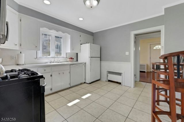 69 Highland Ave, Midland Park Boro, NJ 07432