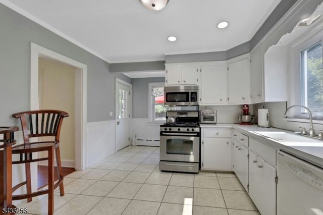 69 Highland Ave, Midland Park Boro, NJ 07432