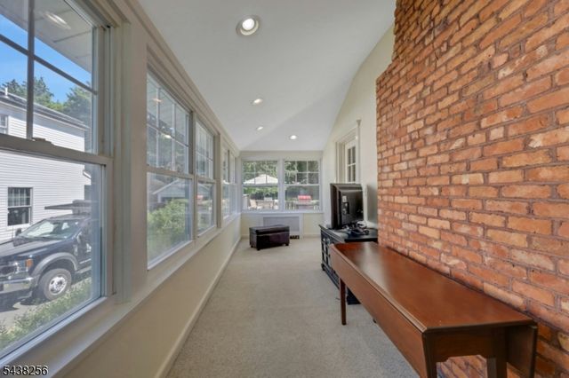 69 Highland Ave, Midland Park Boro, NJ 07432