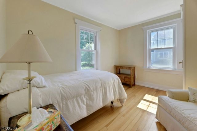 69 Highland Ave, Midland Park Boro, NJ 07432