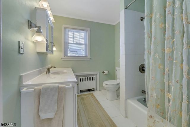 69 Highland Ave, Midland Park Boro, NJ 07432