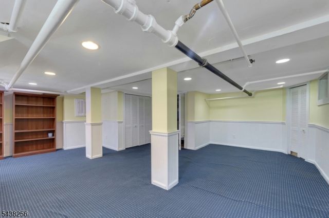 69 Highland Ave, Midland Park Boro, NJ 07432
