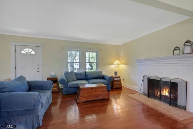 69 Highland Ave, Midland Park Boro, NJ 07432