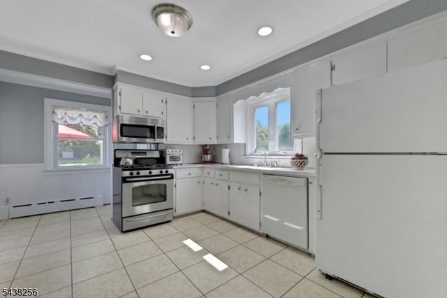 69 Highland Ave, Midland Park Boro, NJ 07432