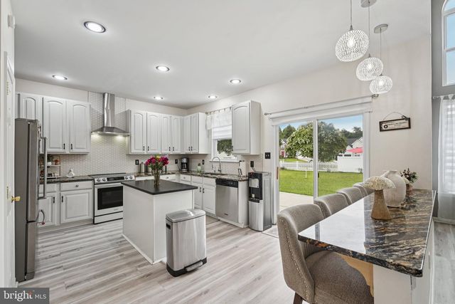 821 STREAMVIEW LN, Vineland, NJ 08360