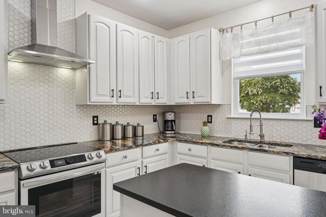 821 STREAMVIEW LN, Vineland, NJ 08360