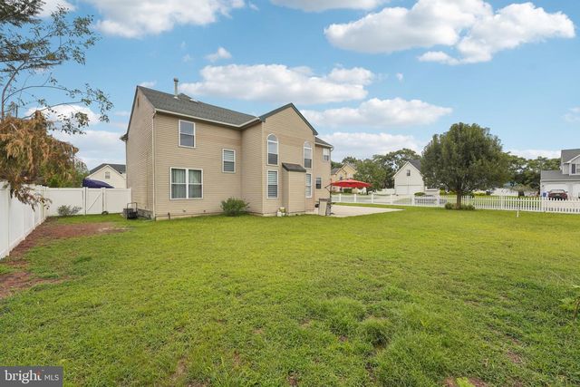 821 STREAMVIEW LN, Vineland, NJ 08360