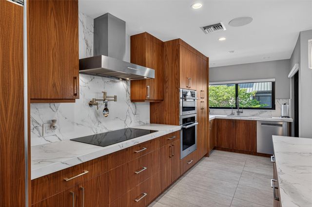 17 Port Side Drive 17A, Fort Lauderdale, FL 33316