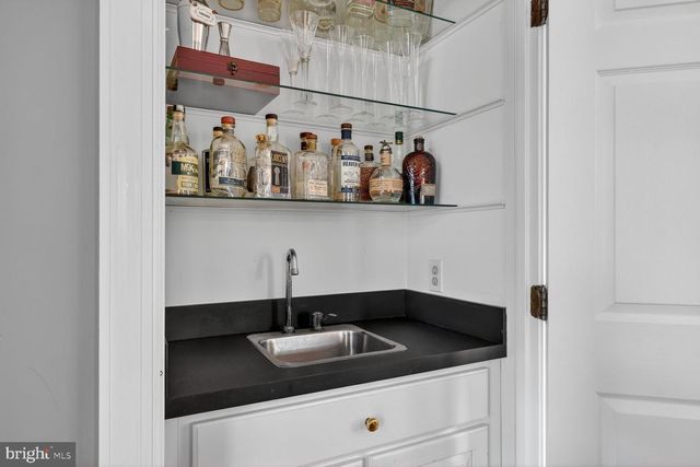 5206 LITTLE FALLS RD, Arlington, VA 22207