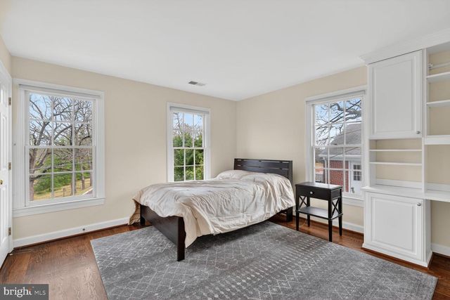 5206 LITTLE FALLS RD, Arlington, VA 22207