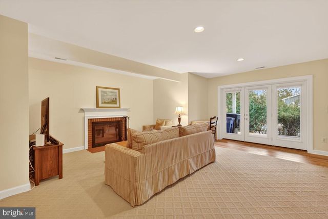 5206 LITTLE FALLS RD, Arlington, VA 22207