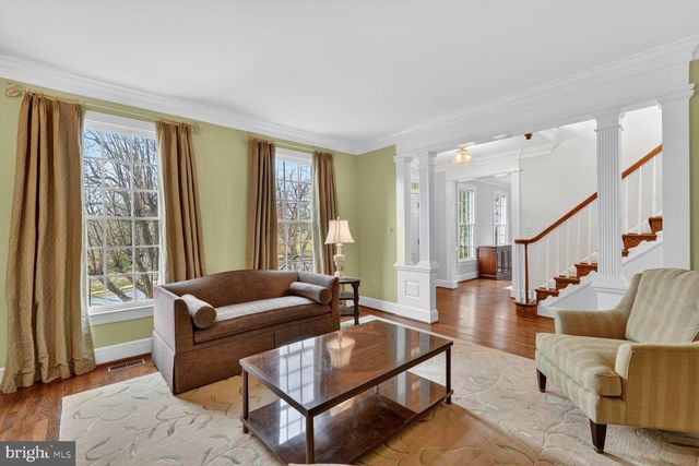 5206 LITTLE FALLS RD, Arlington, VA 22207