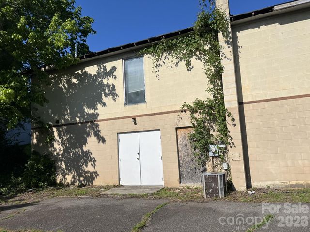 803,805 W Fleming Drive, Morganton, NC 28655