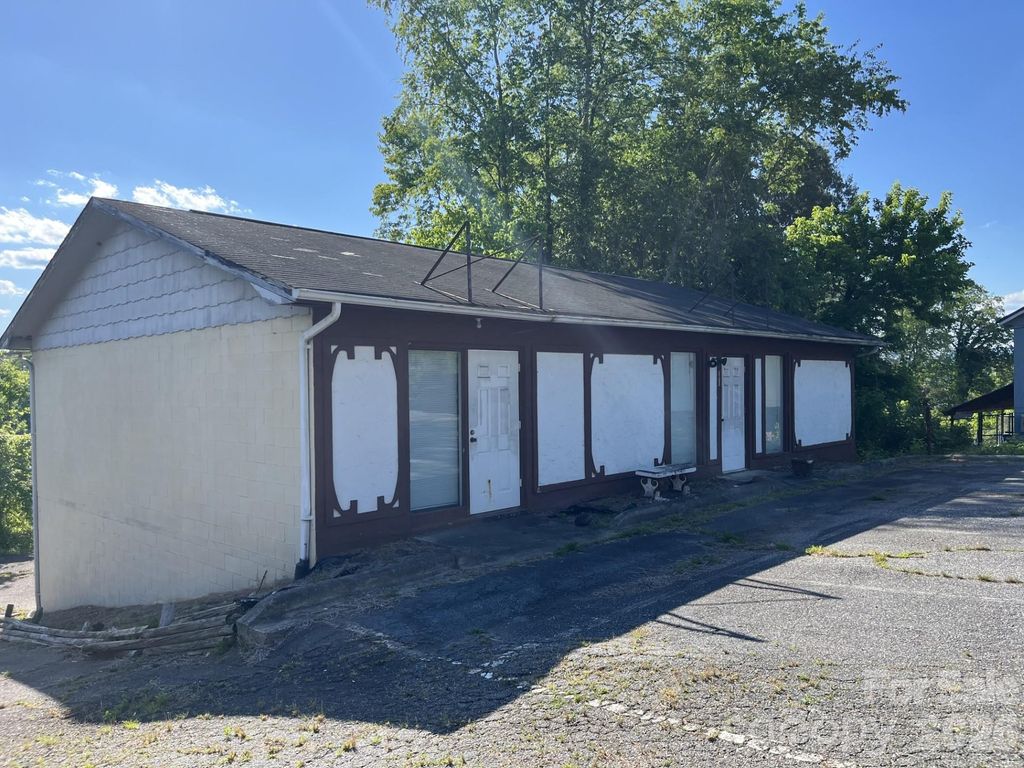 803,805 W Fleming Drive, Morganton, NC 28655