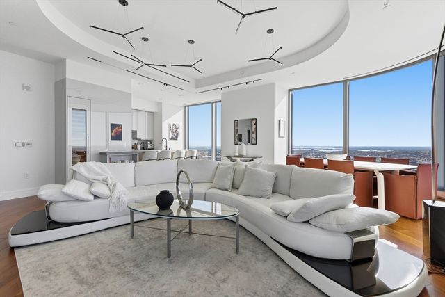 1 Dalton St 4205, Boston, MA 02115