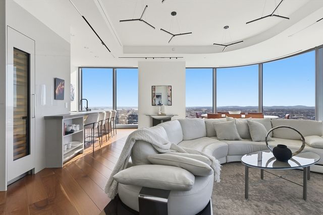 1 Dalton St 4205, Boston, MA 02115