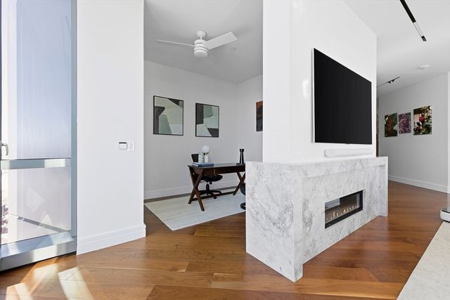 1 Dalton St 4205, Boston, MA 02115