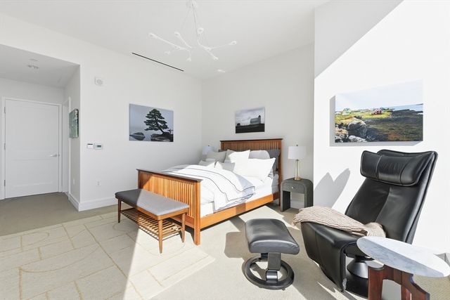 1 Dalton St 4205, Boston, MA 02115