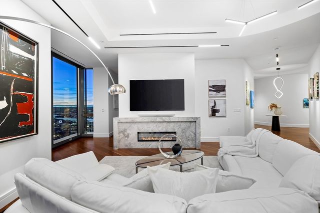 1 Dalton St 4205, Boston, MA 02115