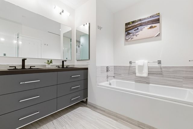 1 Dalton St 4205, Boston, MA 02115