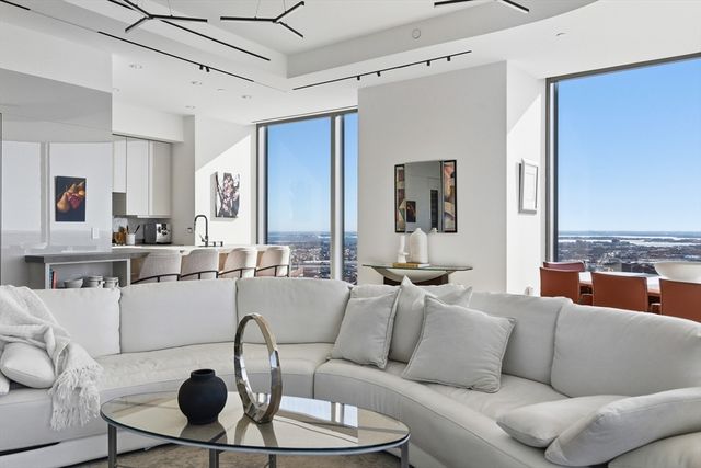 1 Dalton St 4205, Boston, MA 02115